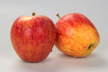 Fototapeta na wymiar Fresh apples selected over white background
