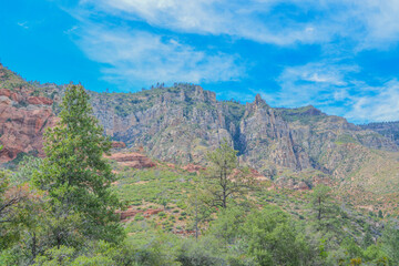 Fototapeta na wymiar Gorgeous drive of red rock in the Oak Creek Canyon on Coconino National Forest, Sedona, Arizona.