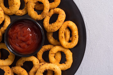 Crunchy fried onion rings and ketchup