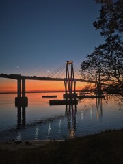 Fototapeta premium Atardecer en el Puente