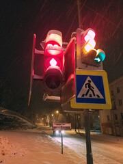 red traffic light lights up at night