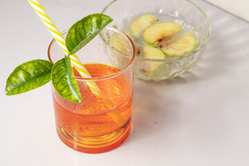 Bebida con alcohol y fruta