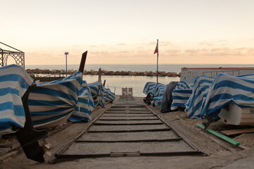 Fototapeta na wymiar fishermen's boats put back at sunset waiting for a new day
