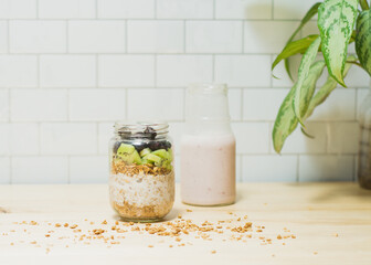 Oat with yogurt, kiwi and blueberries a healthy snack
