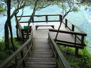 Obraz premium wooden bridge in the montain