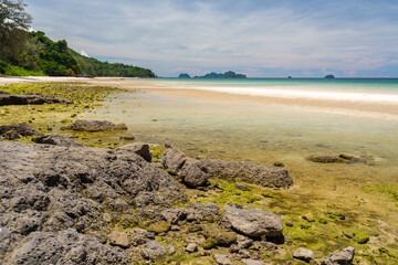 Fototapeta na wymiar View of beautiful beach Thungsang Bay, Chumphon, Thailand. 