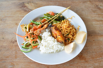 インドネシアのローカルフード nasi campur