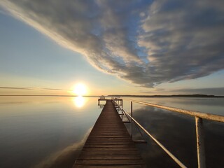 Fototapeta na wymiar beautiful boardwalk during sunrise at lake Müritz