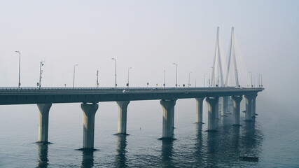 Obraz premium Misty bridge in Mumbai India