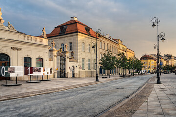 zabytkowa ulica w Warszawie