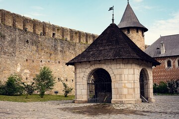 Fototapeta premium Ukraiński zamek Hotyn nad rzeką