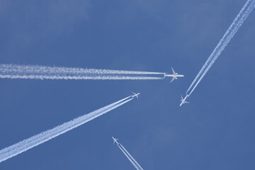 Passenger planes crossing with chemtrails - 367748816
