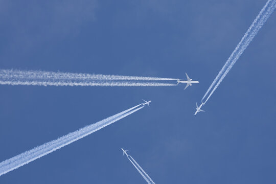 Passenger planes crossing with chemtrails