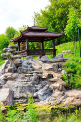 Obraz premium Beautiful japanese gazebo in a park