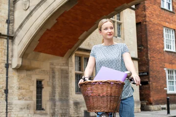 Wanddecoratie Brug der Zuchten Female Student Riding Old Fashioned Bicycle Around Oxford University College Buildings By Bridge Of Sighs  © Daisy Daisy