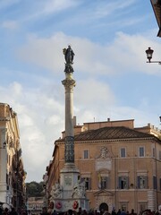 Fototapeta na wymiar Statue auf der Piazza di Spagna in Rom Italien