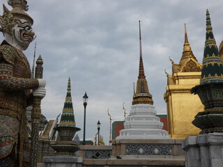Fototapeta na wymiar Churches and pagodas, Phra Kaew temple