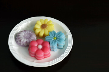 Fototapeta na wymiar Steamed layer cakes or Khanom Chan (in Thai language) in the shaped of a flower. It's Thai dessert.