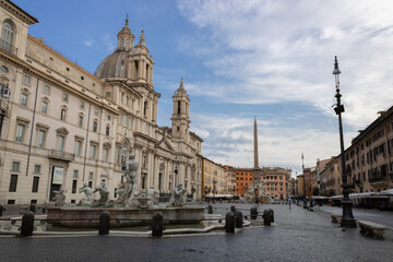 Fototapeta na wymiar Piazza navona, in the city of Rome, empty due the pandemic