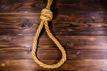 Obraz premium Rope with noose for the suicide on wooden background