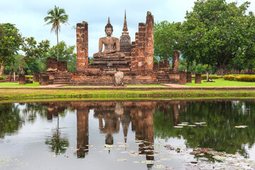 Fototapeta na wymiar Wat Mahathat temple complex, Sukhothai Historical Park, Thailand