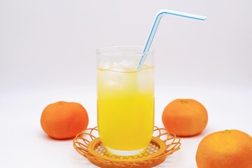 オレンジジュース　氷入り