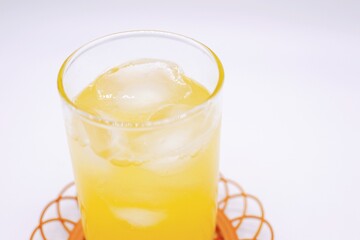 オレンジジュース　氷入り