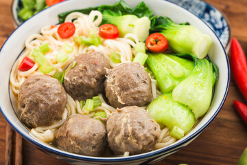 Chinese Food：Meatballs served with noodles,