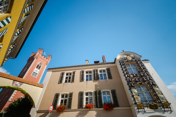 Rathaus, Stadtturm, Amtsgericht und Glockenspiel auf dem Stadtplatz in Furth im Wald