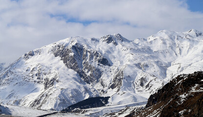 Photo snow covered mountains landscape
