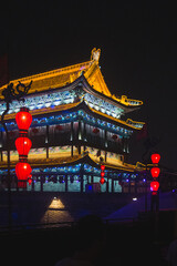 Fototapeta premium A lit up pagoda in Xi'an at night