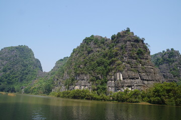 Fototapeta na wymiar ベトナム　世界遺産チャンアンの景観複合体　タムコック