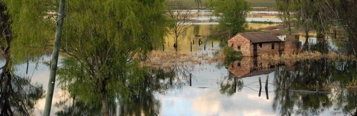 Fototapeta na wymiar Paisaje inundación