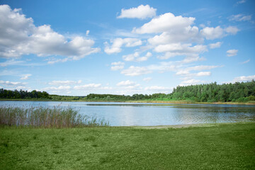 krajobraz nad jeziorem