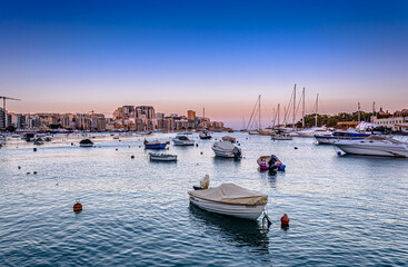 Obraz premium Sunset over Sliema Harbour