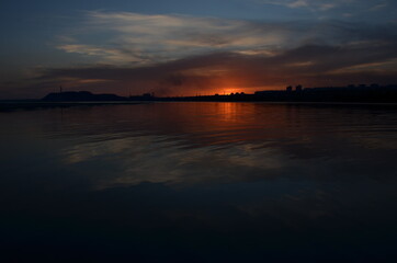 Naklejka premium Sunset over the sea