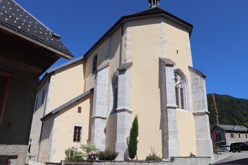 Fototapeta na wymiar église catholique Saint Etienne vue de l'extérieur, ville de Dingy Saint Clair, Département Haute Savoie, France