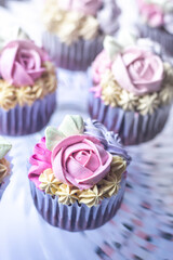 CupCake com flores rosa  CupCake with pink flowers