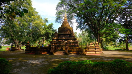 A tempel in a park, mostly visited by young burmese people.