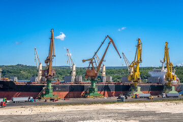 Fototapeta na wymiar a large ship loading grain for export. Water transport