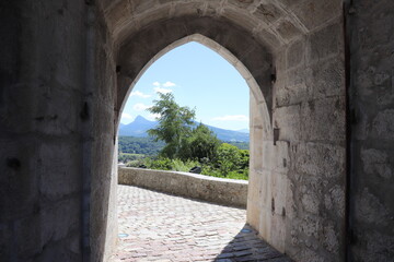 Le château de Menthon Saint Bernard vu de l'extérieur, ville de Menthon - Saint Bernard, département Haute Savoie, France