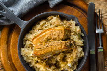 Traditional spare ribs baked in sauerkraut.