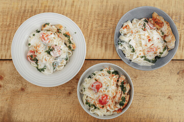 pasta with cheese, tomatoes and chicken for lunch