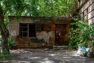 Fototapeta na wymiar Ukraine, 16 of July 2020, Krivoy Rog. The abandoned buildings in the city.