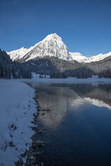 Fototapeta na wymiar verschneiter Obersee Glarus