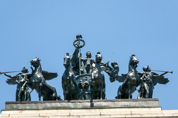 Fototapeta na wymiar Grand army plaza statues 