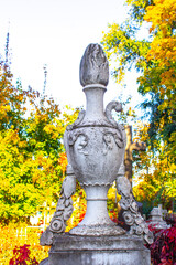 urn of ashes old tombstone nature