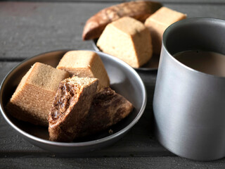 アウトドアで食べるコーヒーとおやつデザート