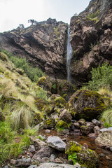 PAISAJE DE LA MONTAÑA  CASCADA 
