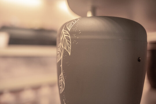 「Urnenbeisetzung」の写真素材 | 305件の無料イラスト画像 | Adobe Stock